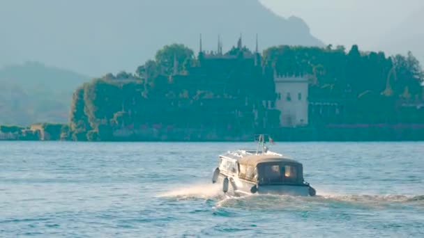 Туристическая лодка, Италия . — стоковое видео