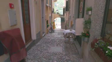 Stresa dar sokakta.