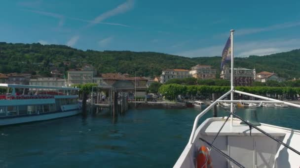 Widok z łodzi turystycznych, Stresa. — Wideo stockowe