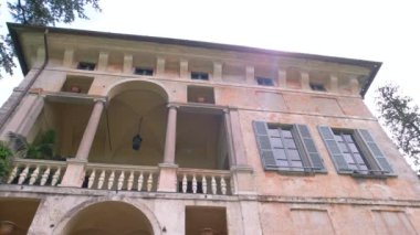 Palazzo Borromeo yaz aylarında.