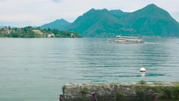 Cestování lodí, jezero Maggiore. — Stock video