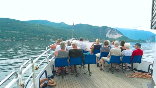 Pessoas no barco, lago Maggiore . — Vídeo de Stock