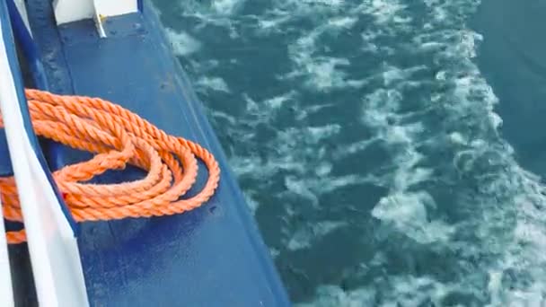 Веревка на лодке . — стоковое видео