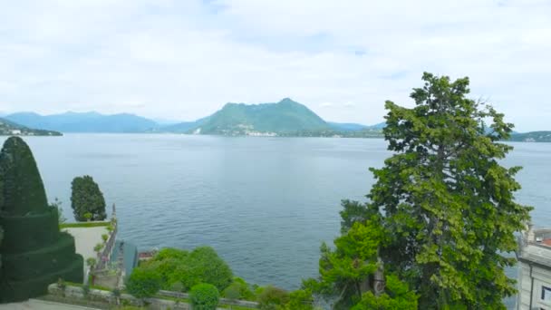 Panoramisch uitzicht vanaf Isola Bella. — Stockvideo