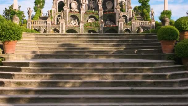 Isola Bella, sculptures. — Stockvideo