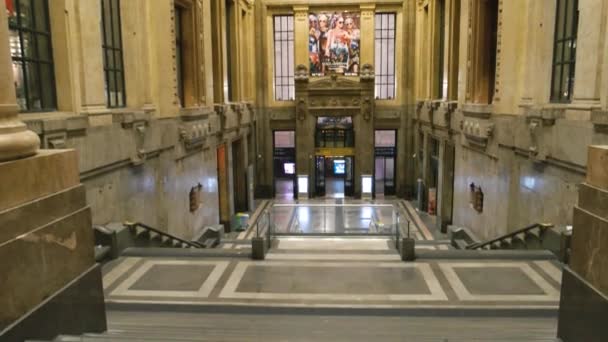 Stazione ferroviaria di Milano dentro . — Video Stock