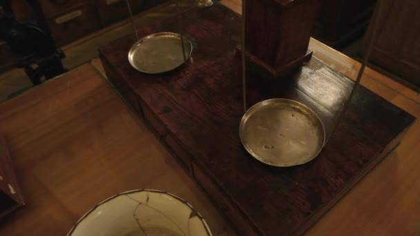 Vintage scales on marble stand. — Stock Video