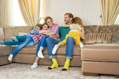 Anne ile kızı ve oğlu.