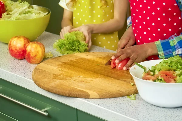 Hands of kid cutting tomato. — Stock Photo, Image