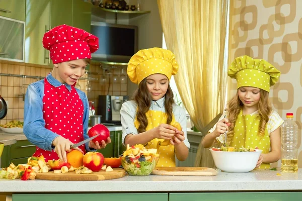 Kids making salad. — Stock Photo, Image