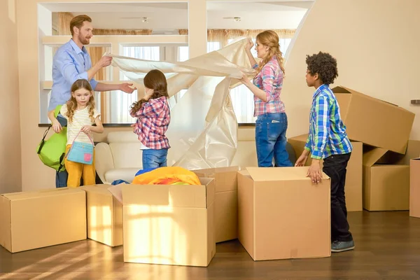 Ebeveynler ve çocuklar, yer değiştirme.