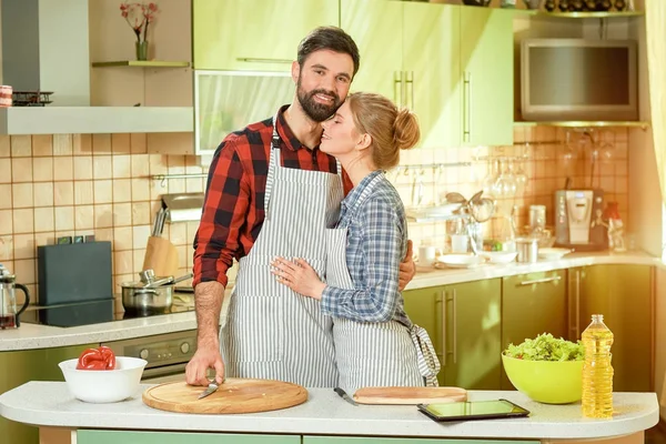 Young couple smiling, kitchen. — Stock Photo, Image