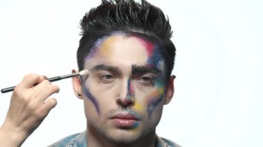 El ile fırça, sanatsal makyaj.