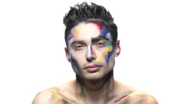 Genç Beyaz adam, makyaj sanat.