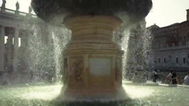 Çeşme, Saint Peter kare.