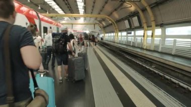 Tren İstasyonu, Bagaj taşıyıcı.