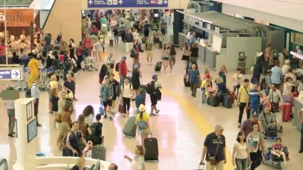 Terminal de l'aéroport, personnes . — Video