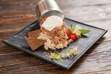 İştah açıcı yemek restoranda plaka üzerinde.