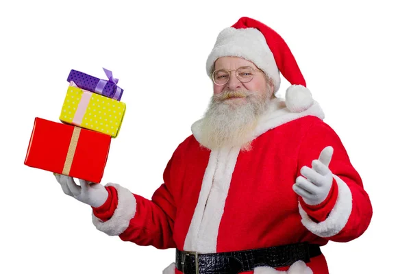 Retrato de Papai Noel com caixas de presente . — Fotografia de Stock