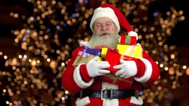 Noel Baba hediyeleri ile.