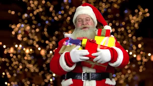 Санта Клаус з подарунками . — стокове відео