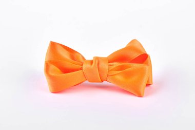 beyaz zemin üzerine Sarı kravat.