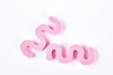 Pedikür için pembe süngerler.