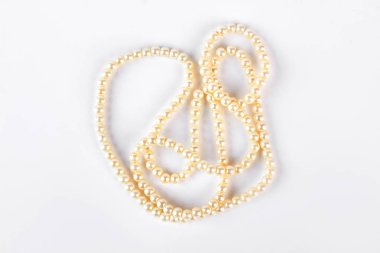 Beyaz arka plan üzerinde Takı düğün.