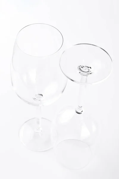 Deux verres tournés pour le vin . — Photo