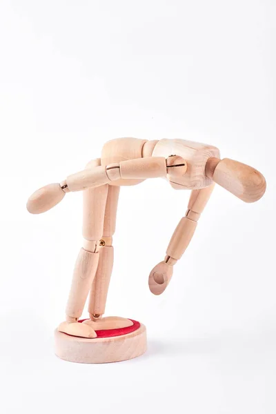 Menselijke houten pop bukken. — Stockfoto