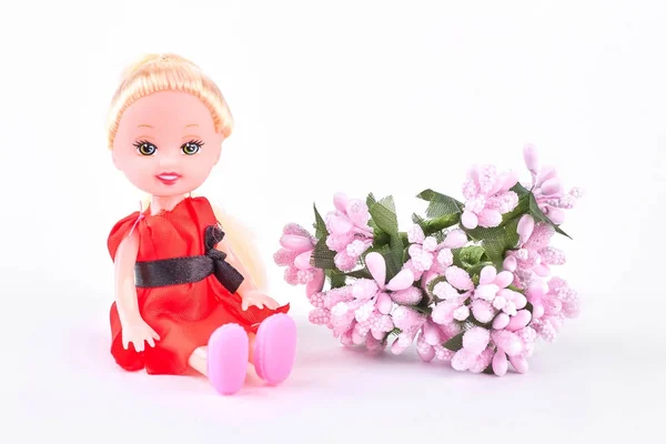 Baby doll y flores rosas . —  Fotos de Stock