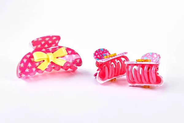 Clip per capelli in plastica rosa . — Foto Stock