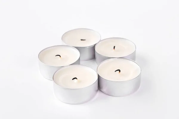 Conjunto de cinco velas de luz de chá redondas . — Fotografia de Stock