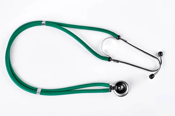 Yeşil sağlık stetoskop, beyaz arka plan. — Stok fotoğraf