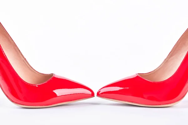 Par de tacones altos glamour rojo . — Foto de Stock