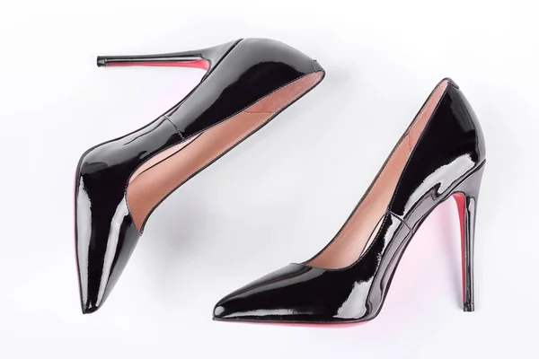 Paar zwarte elegante schoenen met hoge hakken. — Stockfoto
