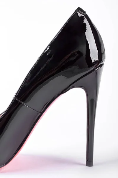 Sapato de couro preto, fundo branco . — Fotografia de Stock