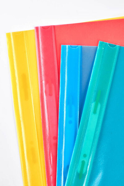 Четыре красочных прозрачных папки
.