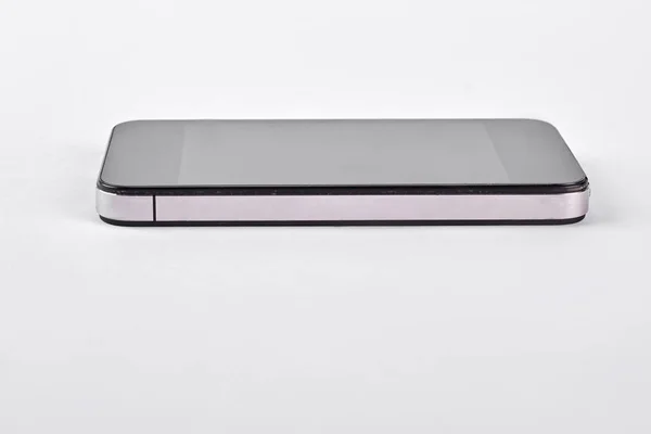 Nowy smartfon na białym tle. — Zdjęcie stockowe