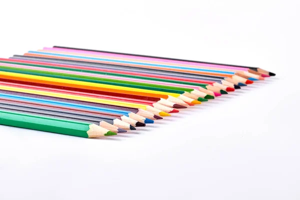 Kleurrijke potloden op witte achtergrond. — Stockfoto