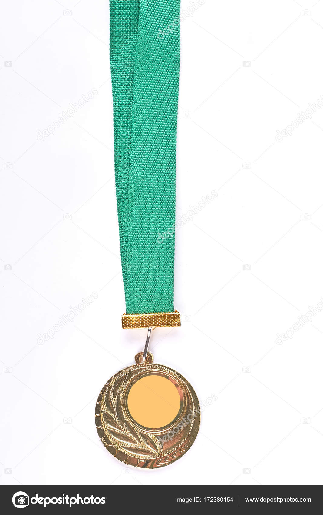 Médaille d'or accrochée au ruban vert . image libre de droit par