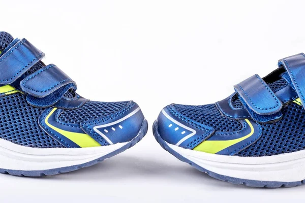 Zapatillas deportivas azules para actividades deportivas . — Foto de Stock