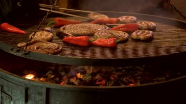 Yemek yemek, el Maşa ile.