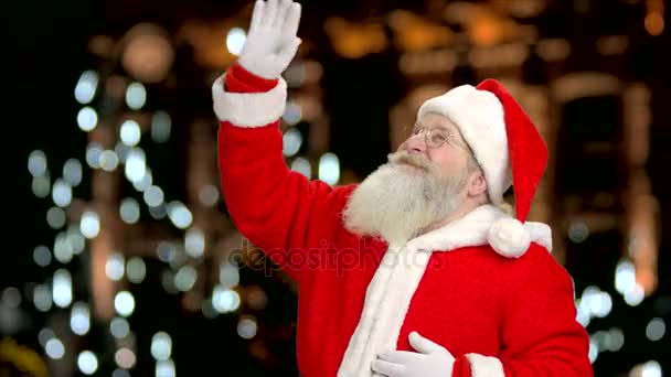 Santa Claus is zwaaien hand. — Stockvideo