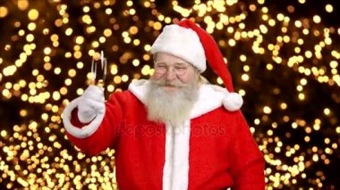 Bir şampanya kadehi tutan Santa.