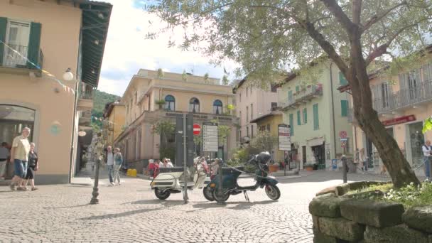 Rua da cidade, dia de verão . — Vídeo de Stock