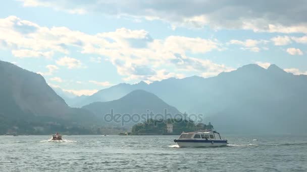 Statki wycieczkowe, krajobraz jezioro Maggiore. — Wideo stockowe