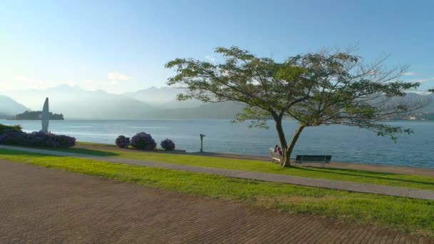 Lago Maggiore paisaje, día soleado . — Vídeo de stock