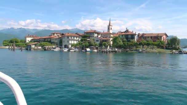 Isola Superiore in summer. — Stock video