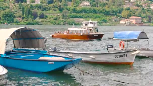 Barco con turistas, lago Maggiore . — Vídeo de stock